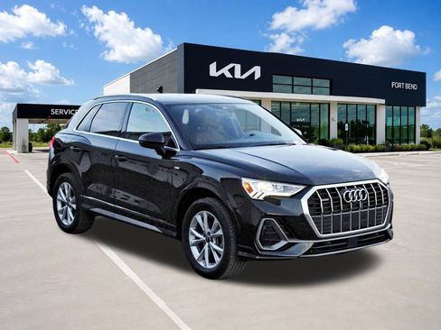 Used 2022 Audi Q3 2.0T Premium Plus w/ Premium Plus Package AWD/4WD image 3