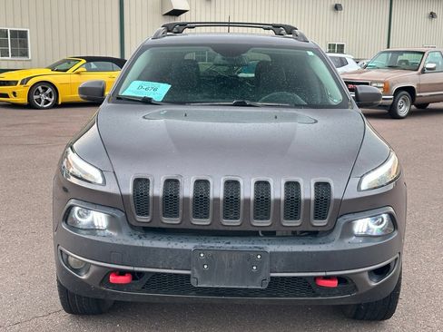 Used 2018 Jeep Cherokee Trailhawk AWD/4WD image 35
