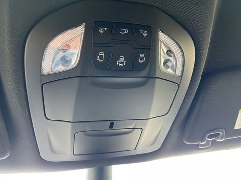 New 2026 Chrysler Pacifica Select image 31
