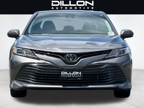 Used 2019 Toyota Camry LE FWD image 9