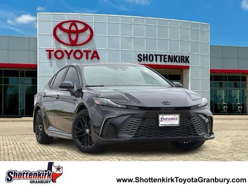 Used 2026 Toyota Camry SE w/ Convenience Package FWD image 1