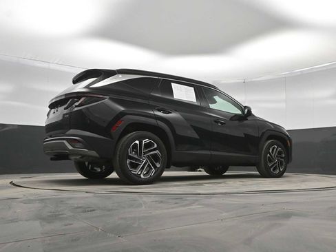 Certified 2025 Hyundai Tucson Limited AWD/4WD image 39