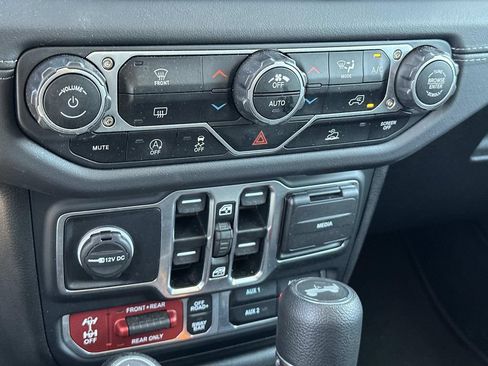 Used 2025 Jeep Wrangler Unlimited Rubicon AWD/4WD image 22