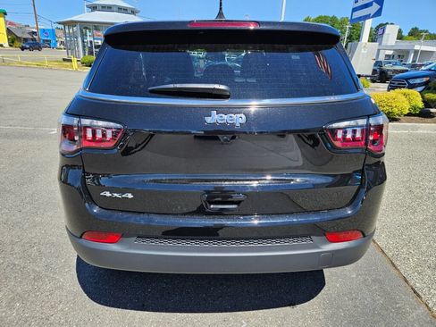 Used 2025 Jeep Compass Sport AWD/4WD image 4