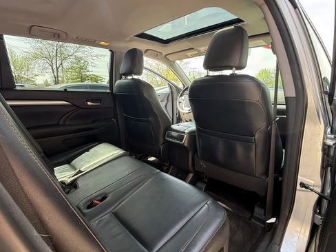 Used 2016 Toyota Highlander XLE image 12