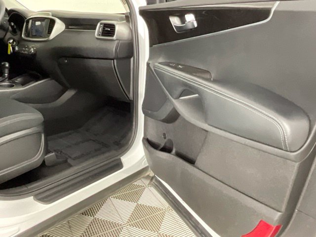 Used 2018 Kia Sorento FWD V6 image 18
