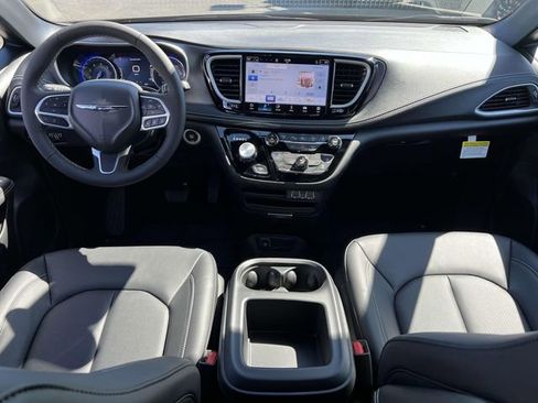 New 2025 Chrysler Pacifica Select image 27