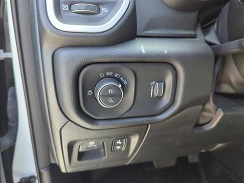 Used 2022 RAM 1500 Big Horn AWD/4WD image 30