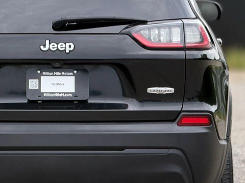 Used 2019 Jeep Cherokee Latitude w/ Popular Appearance Group FWD image 14