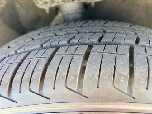 Used 2023 Chrysler Pacifica Touring-L FWD image 42