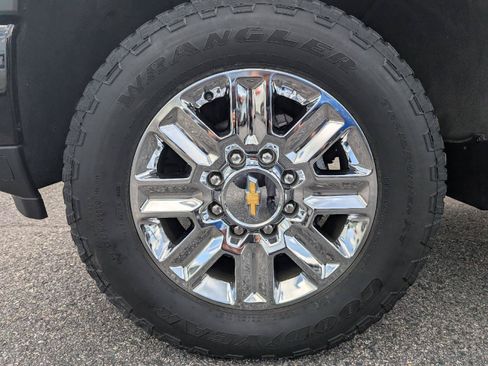 Used 2024 Chevrolet Silverado 2500 High Country w/ Technology Package AWD/4WD image 10