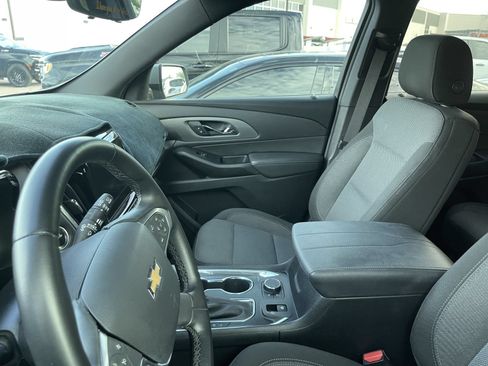 Used 2023 Chevrolet Traverse LT FWD image 10