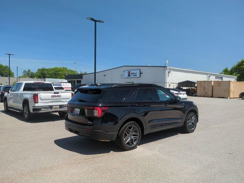 Used 2025 Ford Explorer ST-Line w/ ST-Line Street Pack AWD/4WD image 5