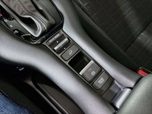 Used 2026 Honda HR-V LX image 15