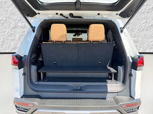 New 2026 Lexus LX 700h Luxury image 12