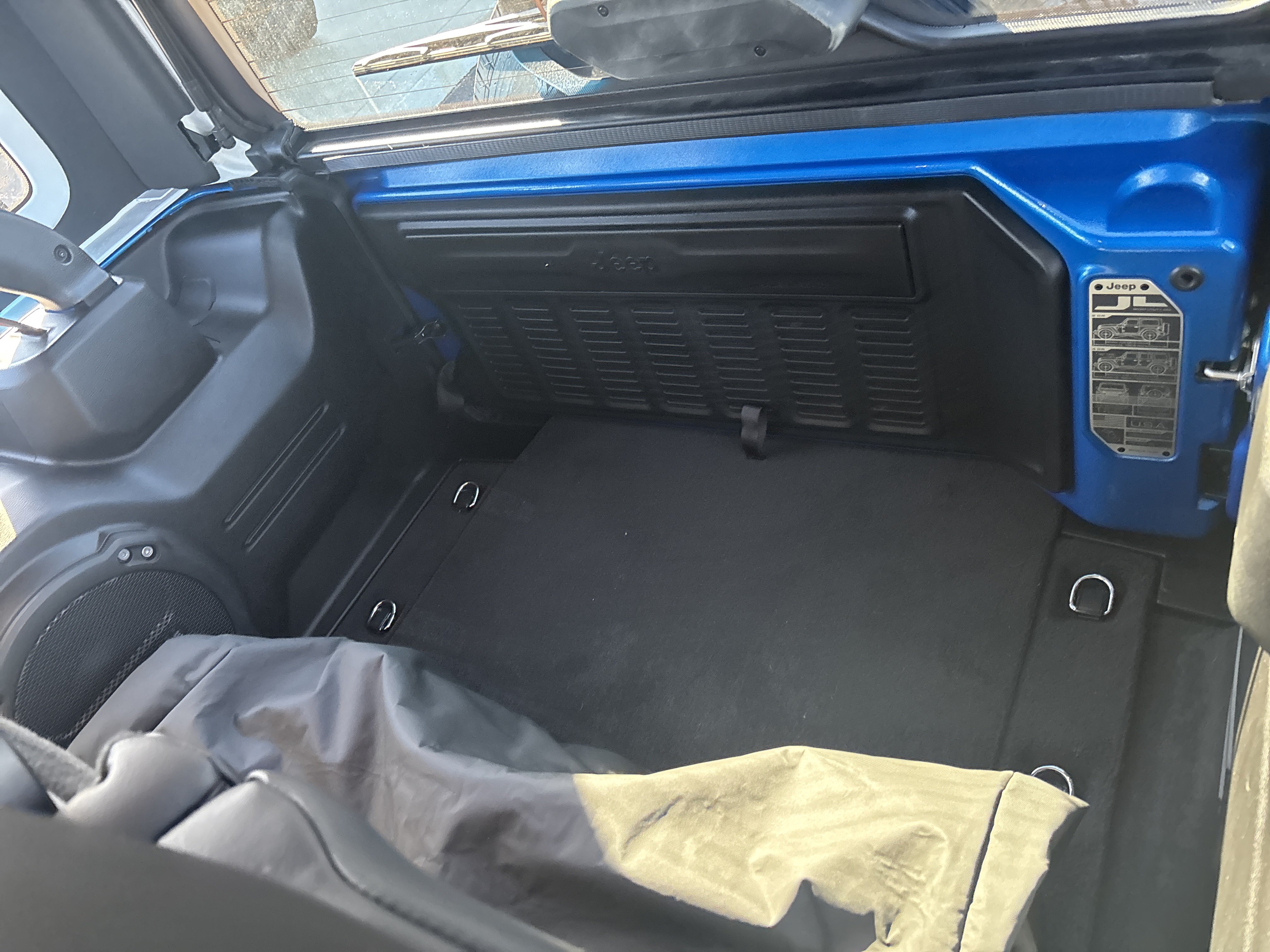 Used 2024 Jeep Wrangler Unlimited Sahara w/ Technology Group AWD/4WD image 39