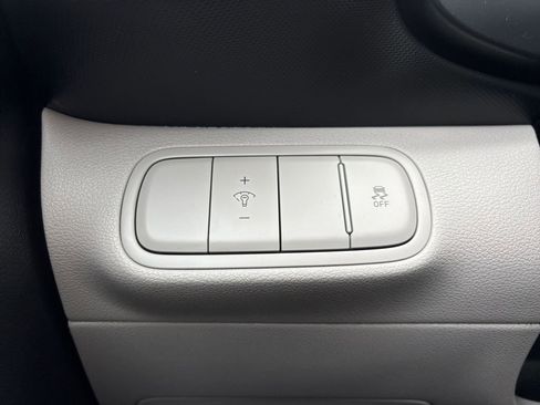 Used 2025 Hyundai Venue SEL image 22