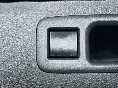 Used 2023 Toyota Highlander XLE image 13