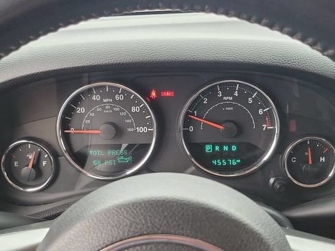 Used 2018 Jeep Wrangler Unlimited Sahara AWD/4WD image 7