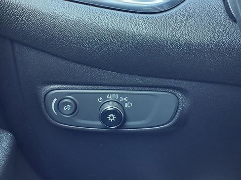 Used 2022 Chevrolet Equinox LT w/ LPO, Floor Liner Package image 17