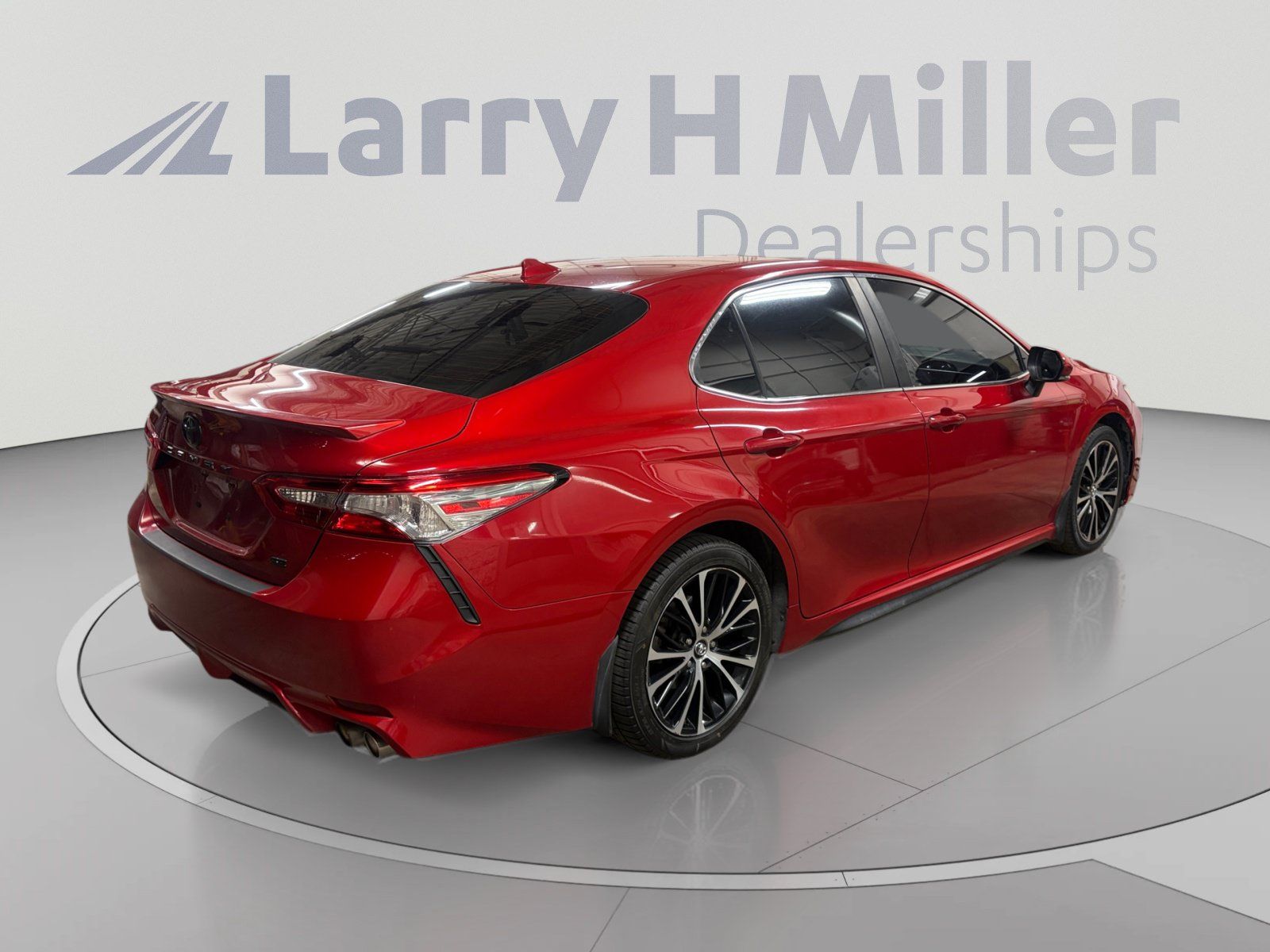 Used 2019 Toyota Camry SE w/ Audio Package FWD image 5