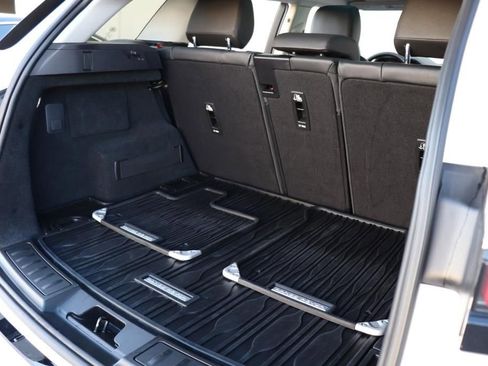 Used 2023 Land Rover Range Rover Evoque SE image 25