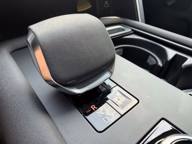 Used 2024 Land Rover Discovery Dynamic SE AWD/4WD image 14