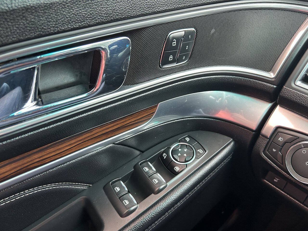 Used 2017 Ford Explorer Limited AWD/4WD image 15