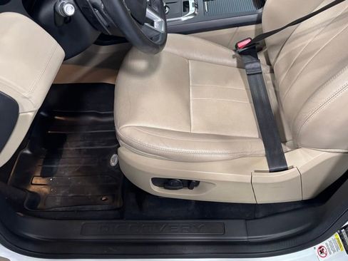 Used 2019 Land Rover Discovery Sport HSE AWD/4WD image 11