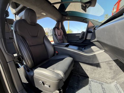 Used 2022 Tesla Model X Plaid image 17