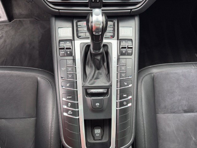 Used 2021 Porsche Macan AWD/4WD image 30