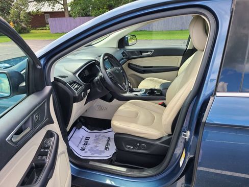Used 2018 Ford Edge Titanium w/ Equipment Group 302A AWD/4WD image 4