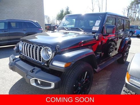 Used 2025 Jeep Wrangler Unlimited Sahara image 1