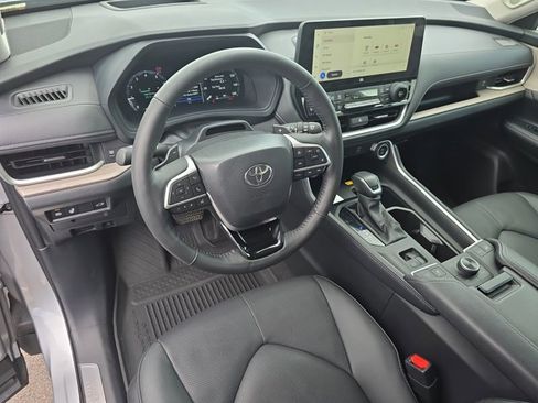 Used 2024 Toyota Grand Highlander Platinum image 17