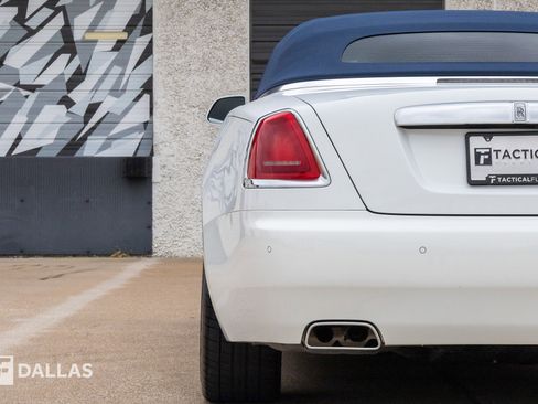 Used 2019 Rolls-Royce Dawn RWD image 14