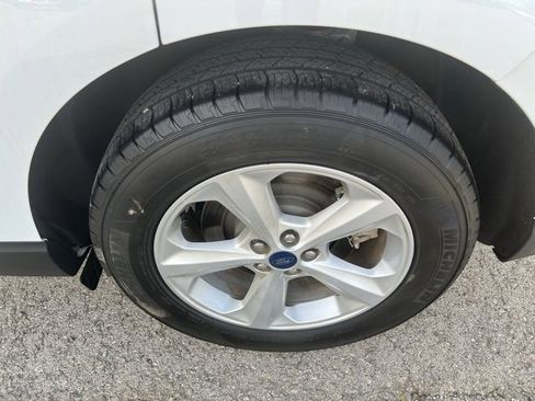 Used 2022 Ford Edge SE image 5