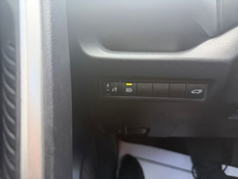 Used 2021 Toyota RAV4 XLE w/ Convenience Package image 27