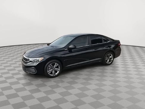 Used 2023 Volkswagen Jetta SE image 4