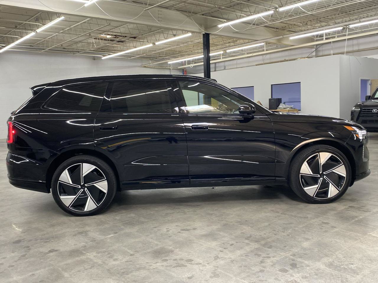 Used 2025 Volvo EX90 Ultra AWD/4WD image 6