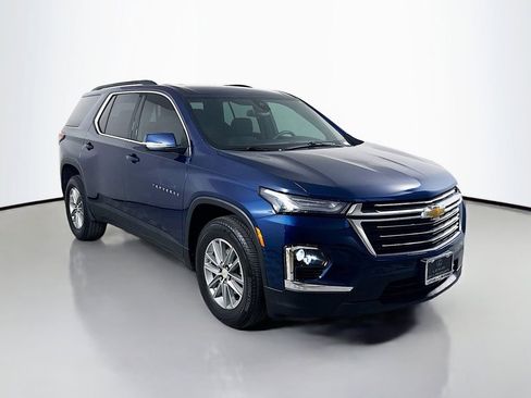 Used 2023 Chevrolet Traverse LT image 3