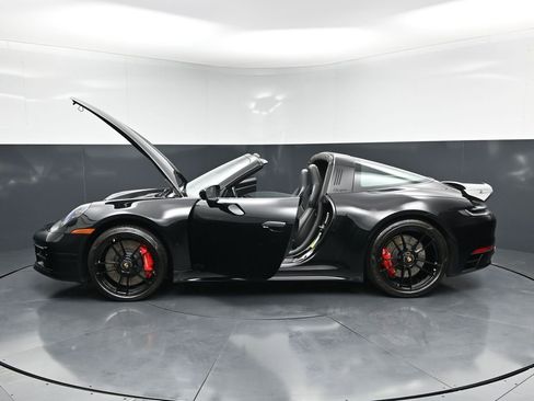 Certified 2022 Porsche 911 Targa 4 GTS AWD/4WD image 31