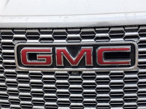 Used 2023 GMC Yukon Denali image 2