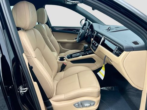 Used 2026 Porsche Macan AWD/4WD image 22