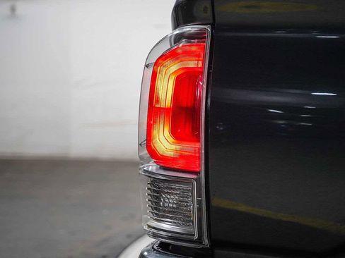 Used 2021 Toyota Tacoma TRD Off-Road image 13