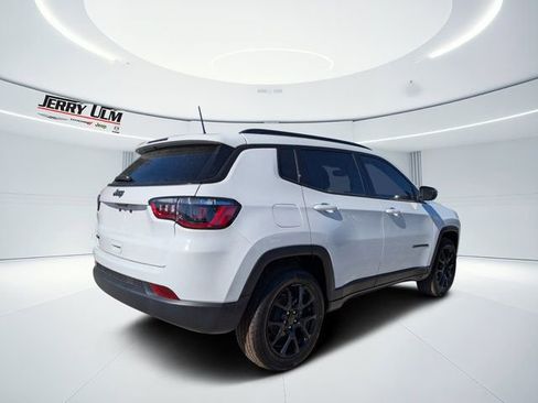 New 2026 Jeep Compass Latitude image 3