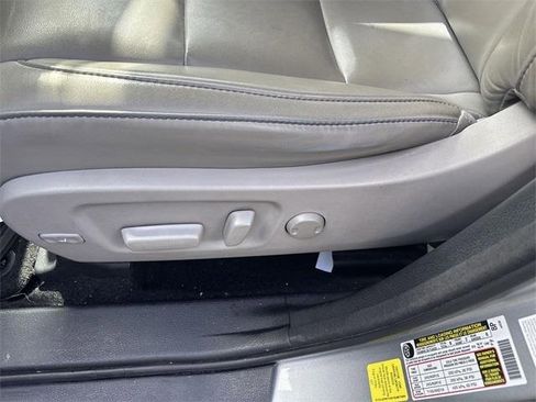 Used 2017 Toyota Highlander XLE image 5