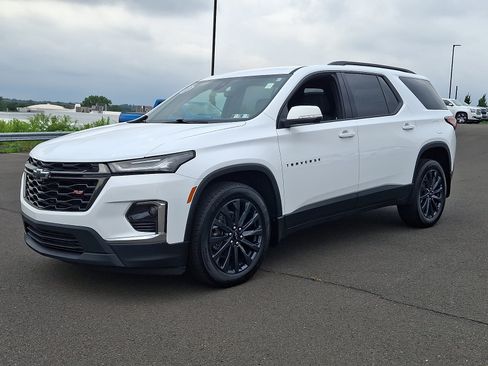 Used 2023 Chevrolet Traverse RS AWD/4WD image 3