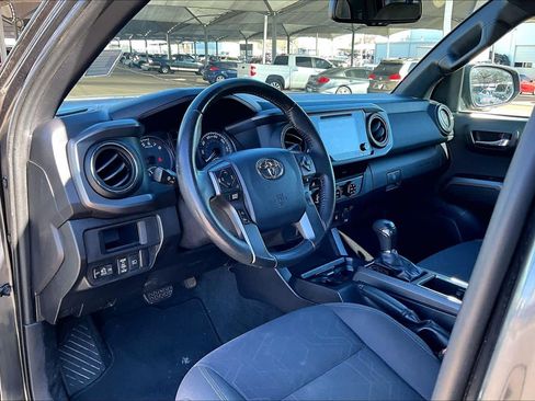 Used 2018 Toyota Tacoma TRD Off-Road image 16