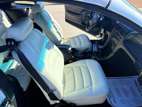 Used 1998 Ford Mustang 2dr Convertible V6 image 31