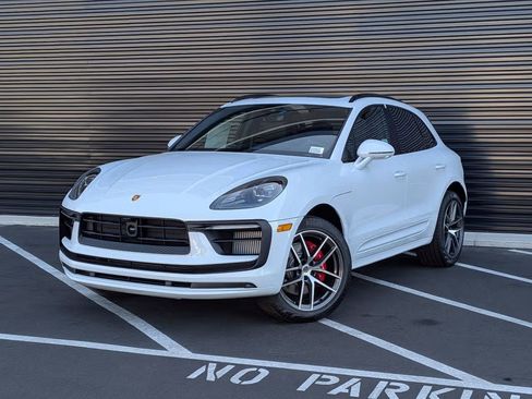 Certified 2025 Porsche Macan S AWD/4WD image 1